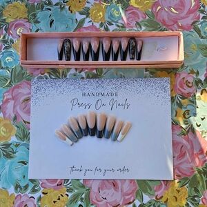 Handmade Press On Nails - Nude and Black